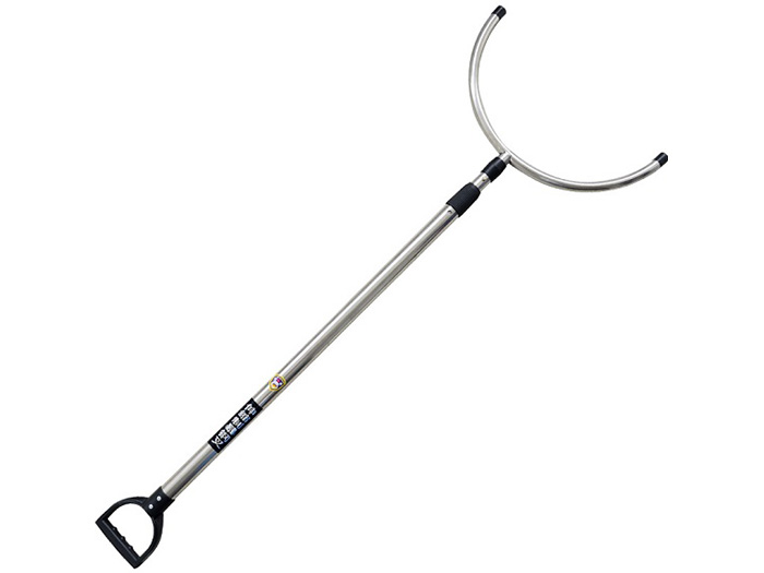 抓捕钢叉通常由哪些材料制成？